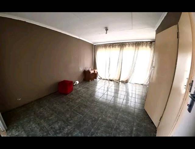 3 BEDROOM HOUSE FOR SALE IN MOFOLO SOUTH